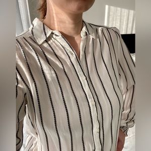 Max studio buttoned shirt Size M